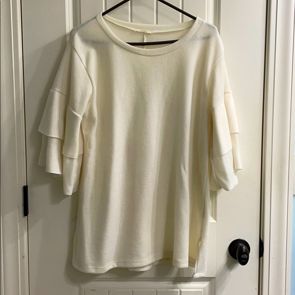 Beautiful cream sweater with flutter sleeves - Picture 1 of 4